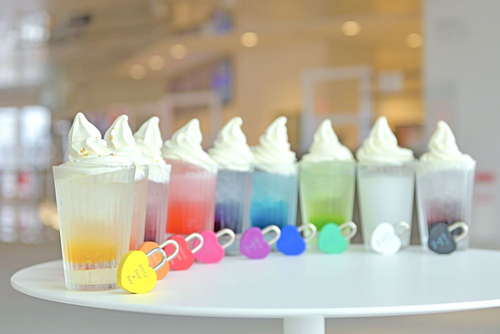 カラフルなソーダフロート