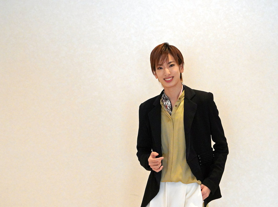 宝塚歌劇団・花組トップスター柚香光(ゆずかれい)さんインタビュー 。花組誕生100年に贈るファンタジックなお芝居と華やかなショー作品