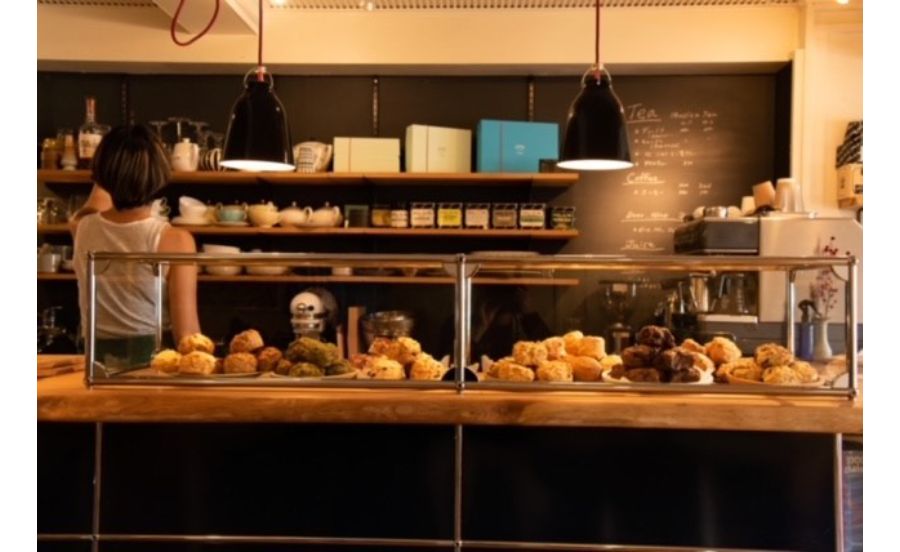 SPARK scone and bicycleの店内