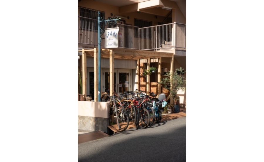 SPARK scone and bicycleの外観