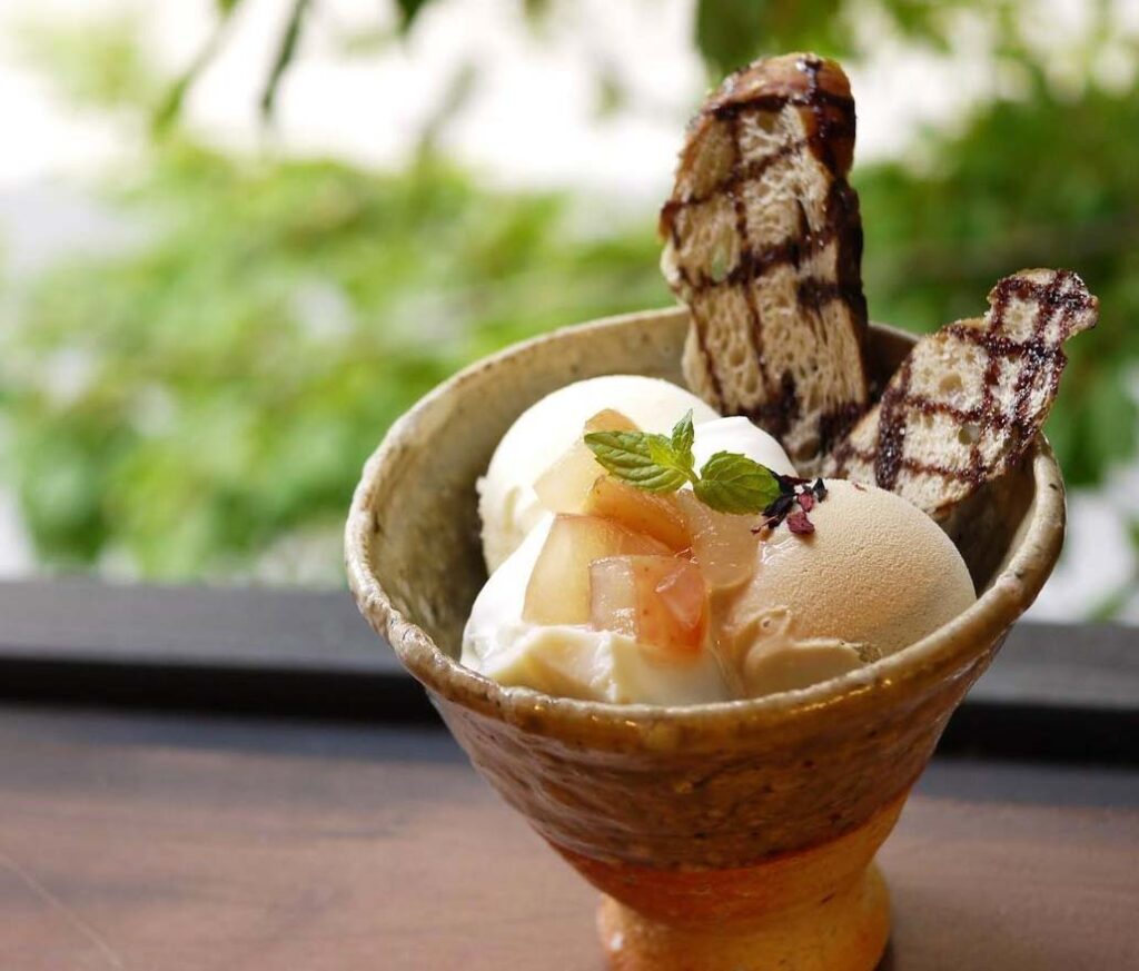 うつわCaféと手作り雑貨のロイヤルミルクティーパフェ