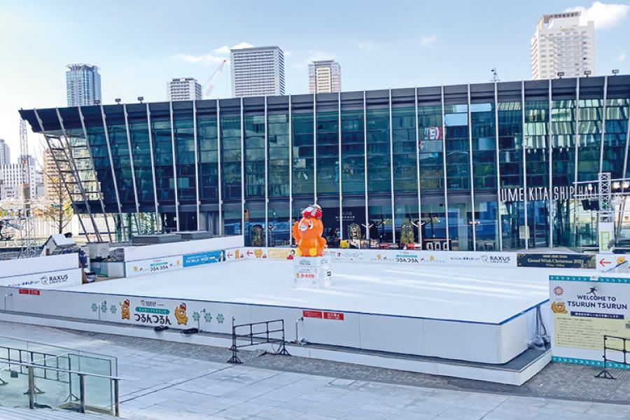 大阪・梅田のど真ん中でスケート！「アイスリンク つるんつるん」2月27日（日）まで開催