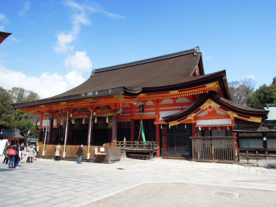 2025年 京都・大阪・神戸周辺の十日えびす。大阪梅田で福娘たちが福笹を授与するイベントも