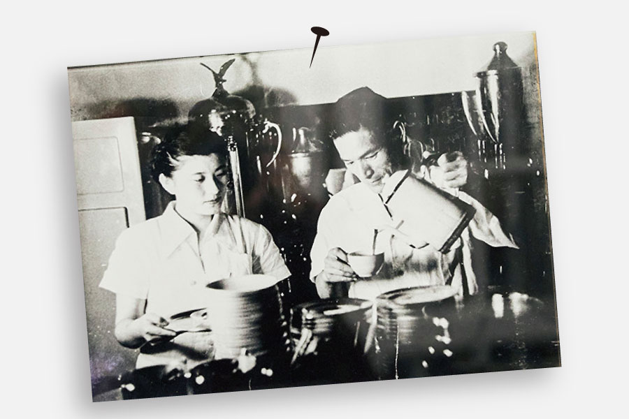 イノダコーヒ 創業者夫妻の写真