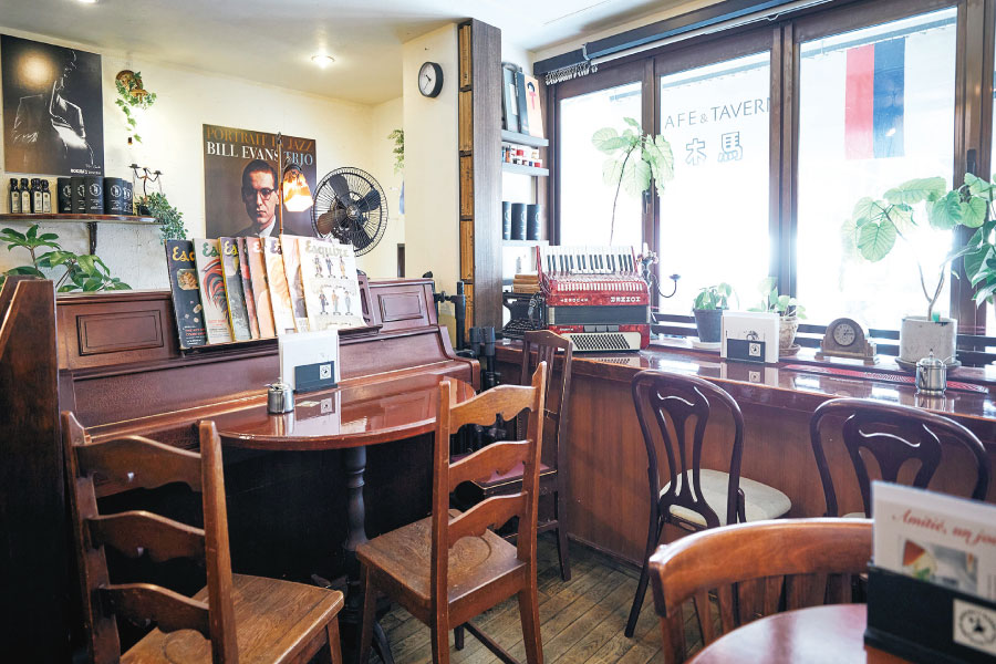 ジャズに溢れるMOKUBA'S TAVERN店内