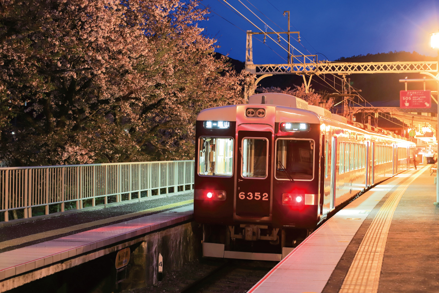 嵐山駅と阪急電車