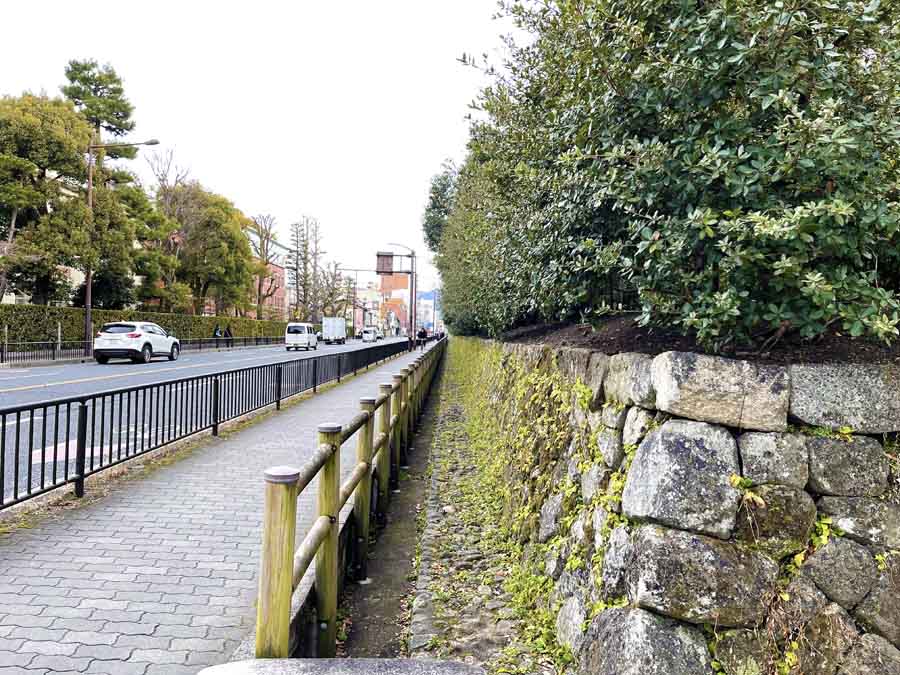 京都御苑を囲む石垣