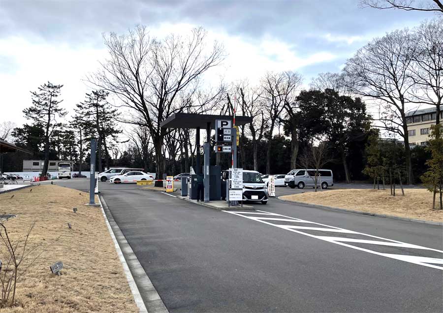 京都御苑の西側駐車場