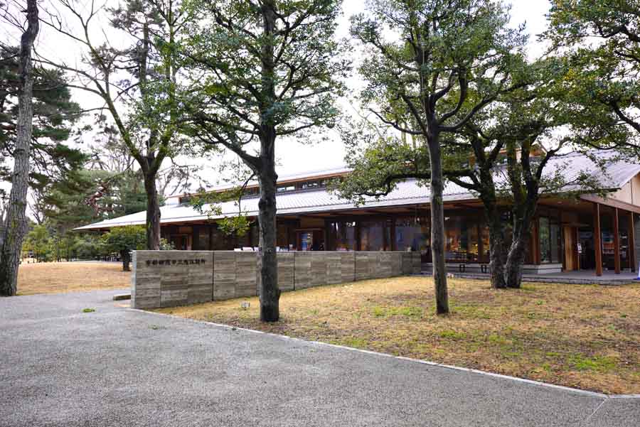 京都御苑の中立売休憩所