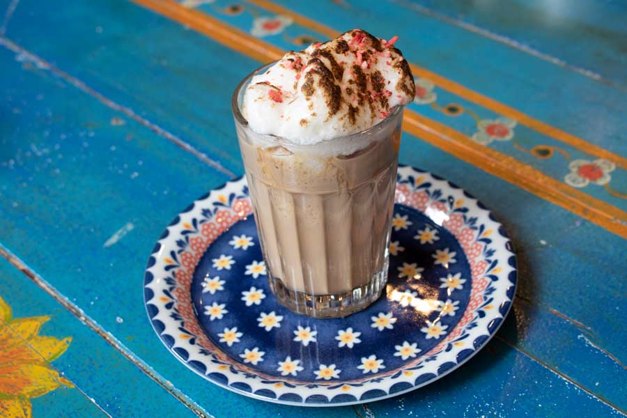 マシュマロがのったチャイ