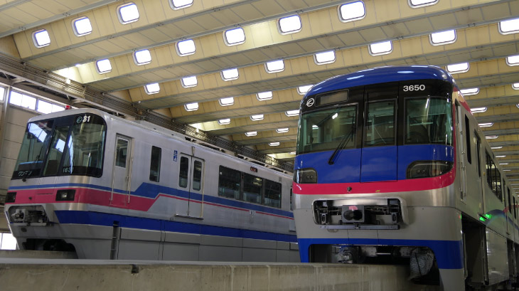 基地に停められた車両