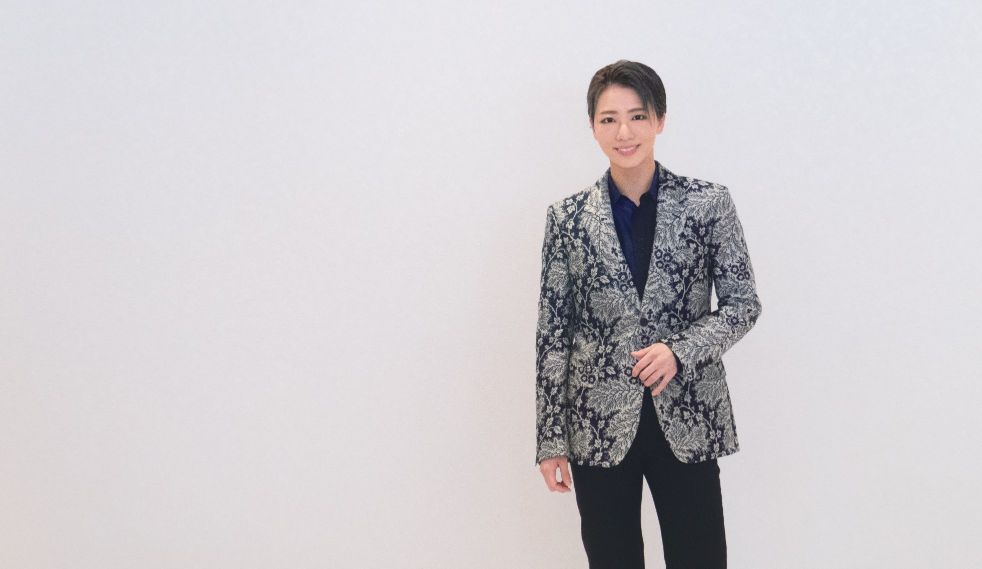 宝塚歌劇団・星組トップスター礼 真琴さんインタビュー　ハッピーで楽しいミュージカルとスパニッシュで大人の雰囲気漂うショーの二本立て