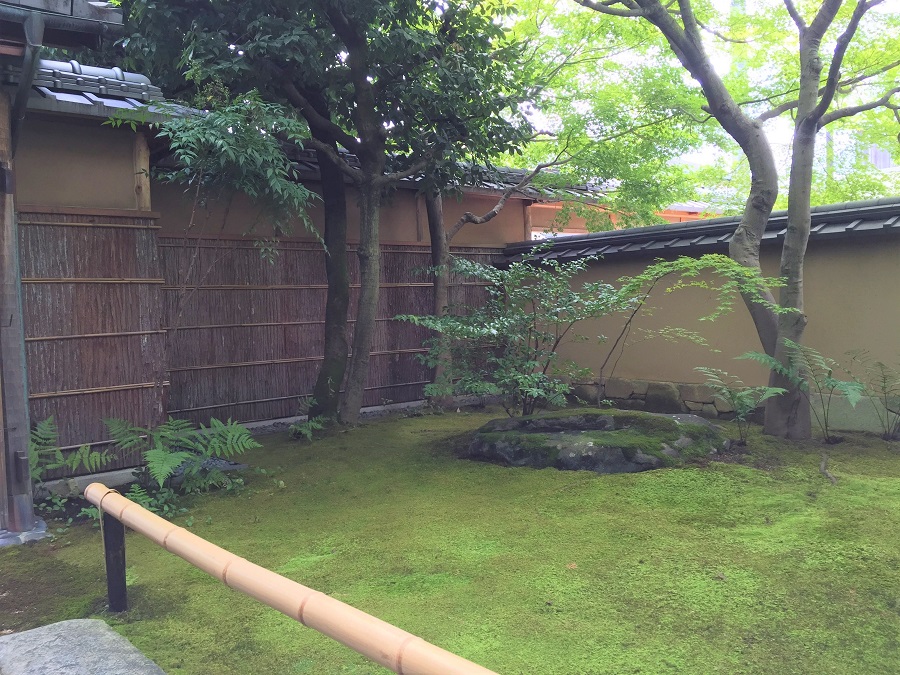 宝泉堂茶寮の庭園