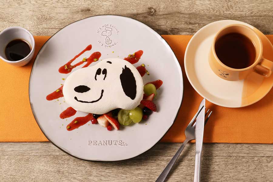 スヌーピーがテーマの「PEANUTS Cafe」が、「ららぽーとEXPOCITY」に5月20日オープン