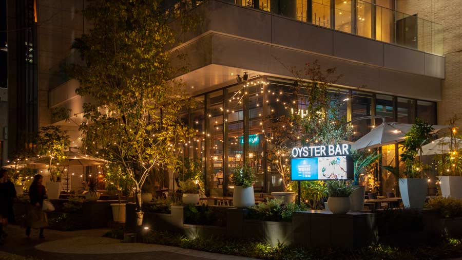 梅田ワーフの夜の外観