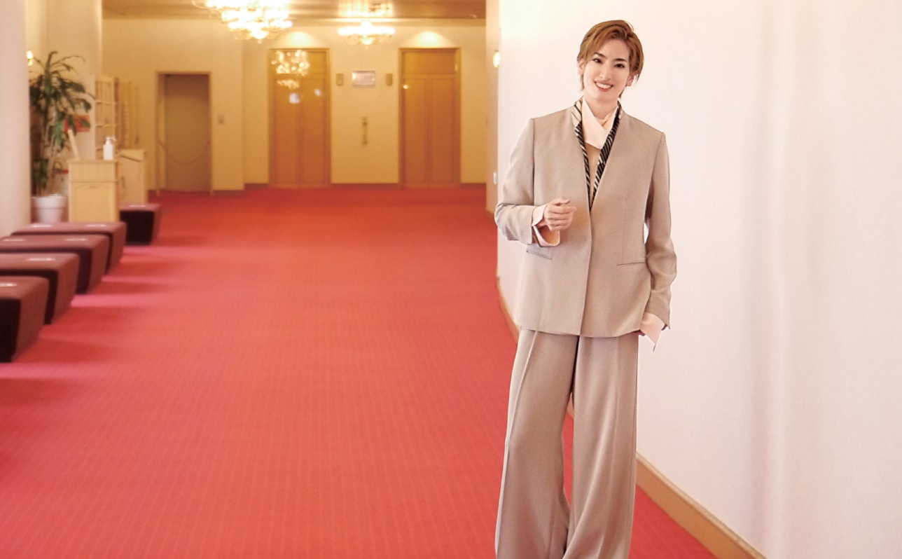 宝塚歌劇団・花組トップスター柚香光（ゆずかれい）さんインタビュー　天才ピアニストの人生を描いたお芝居とファッショナブルなショーの二本立て