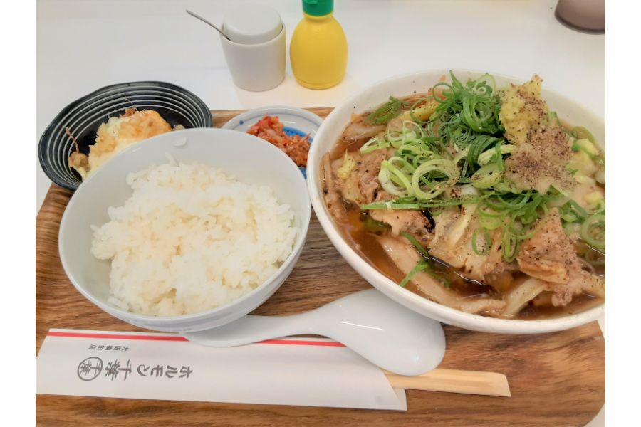 ホルモン千葉大阪梅田の肉うどんランチ