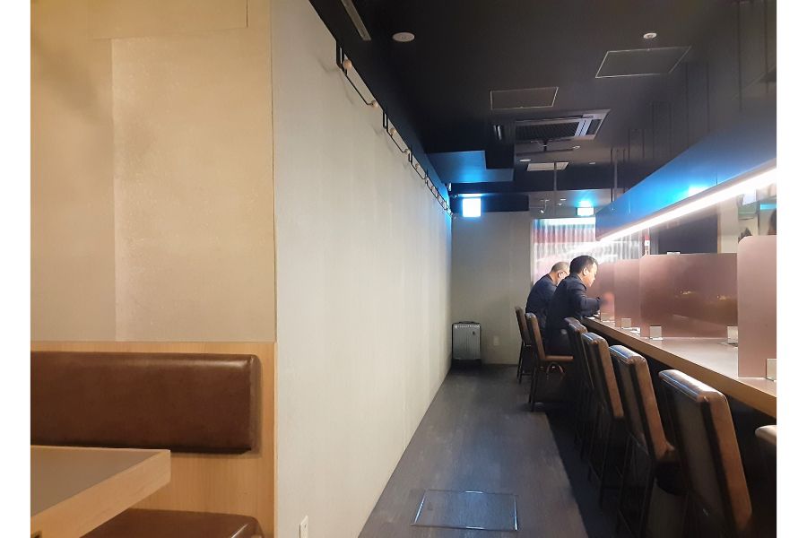 ひとりカルビ1965の内観