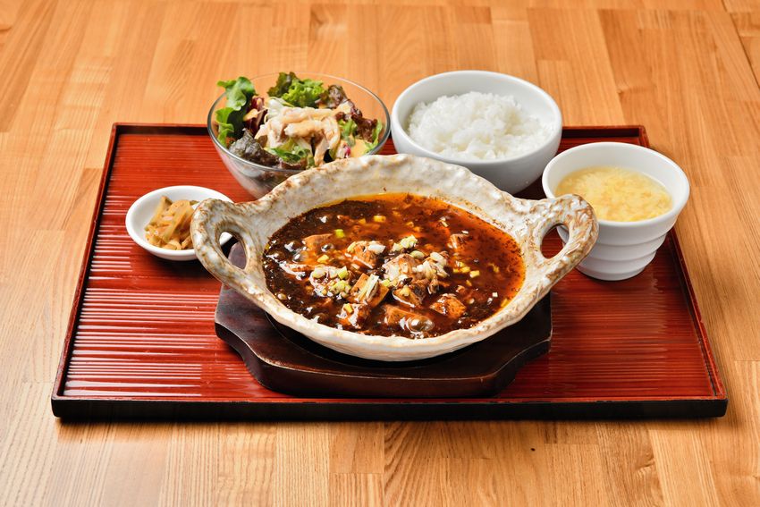 土鍋に入った麻婆豆腐がおいしそう！
