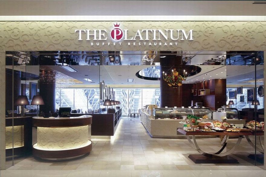 ラグジュアリーなインテリアの店内