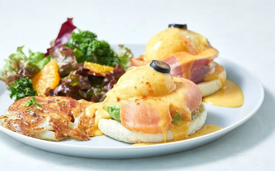 フリッパーズ梅田のエッグベネディクト