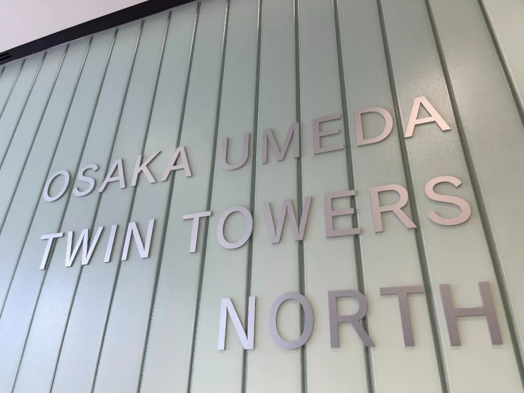 大阪梅田のグランドビルのエントランス