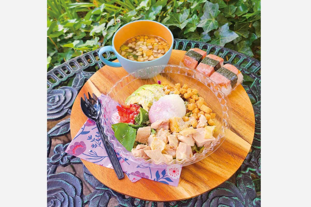 阪急宝塚駅下車すぐ。スプーン1つで食べられる新感覚のサラダ専門店「Lau’ai -ラウアイ-」