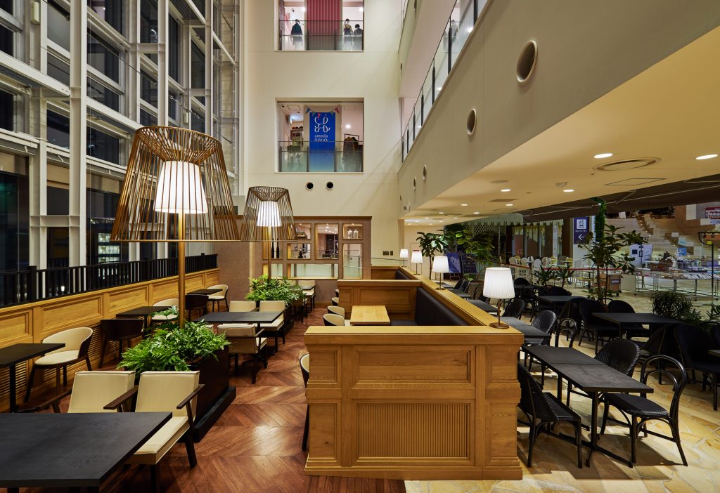 阪急梅田本店の丸福コーヒー内観