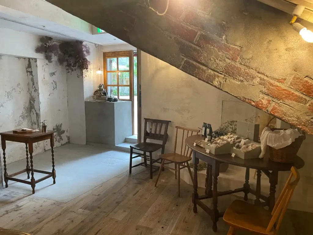 グルニエの店内