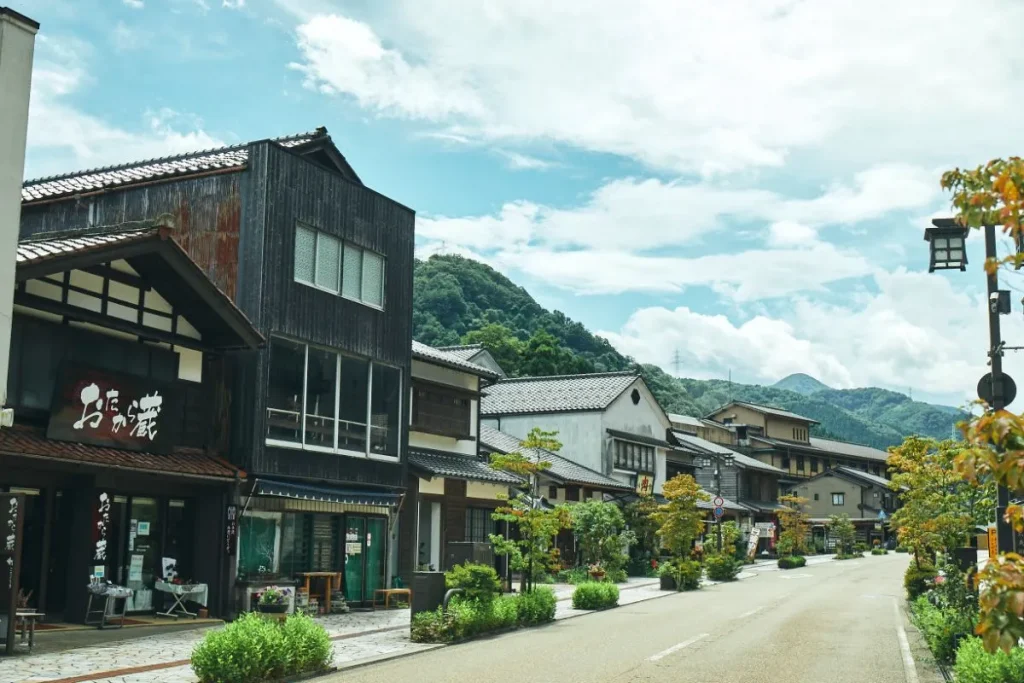 山中温泉の街道沿い