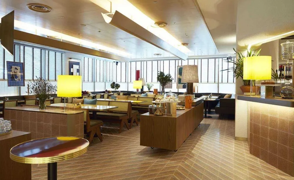 bills大阪の店内