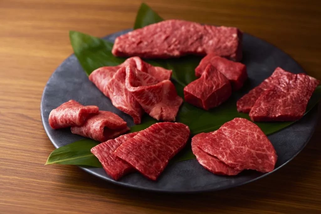 焼肉ホルモン龍の巣赤身盛り合わせ