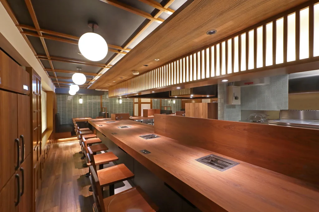 やきにく萬野内観