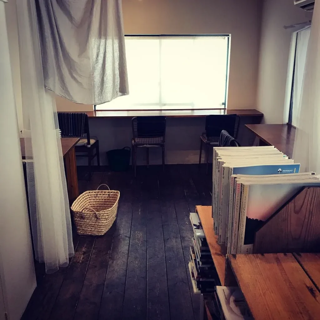 カフェヨムパン2F