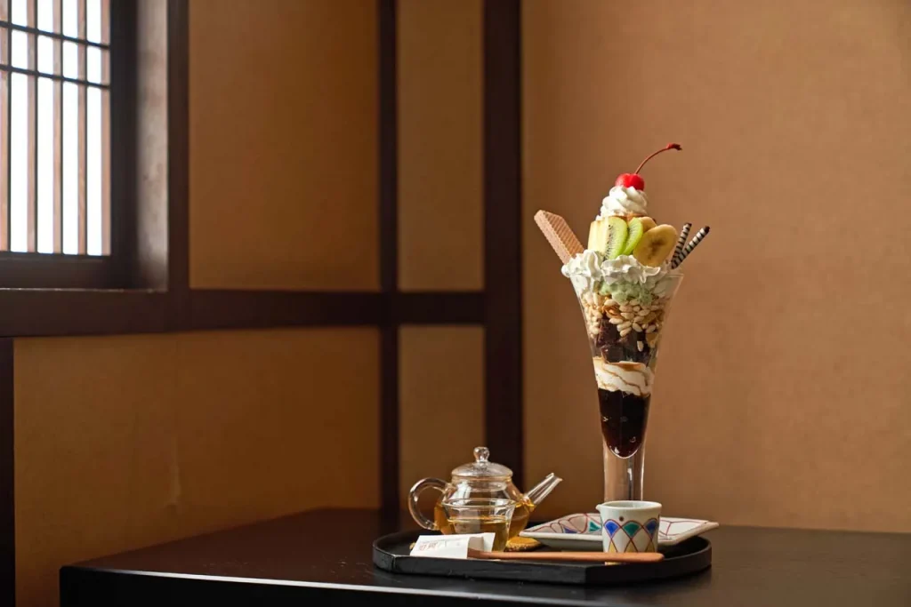 くいもん家ふるさと加賀店のかがパフェ