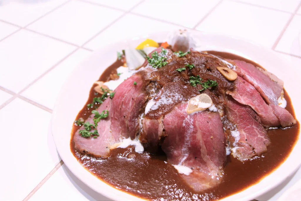 Hachi Cafe-KOBE-のローストビーフカレー