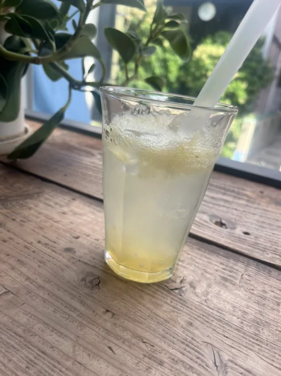 トリトンカフェ自家製ハニーレモンソーダ