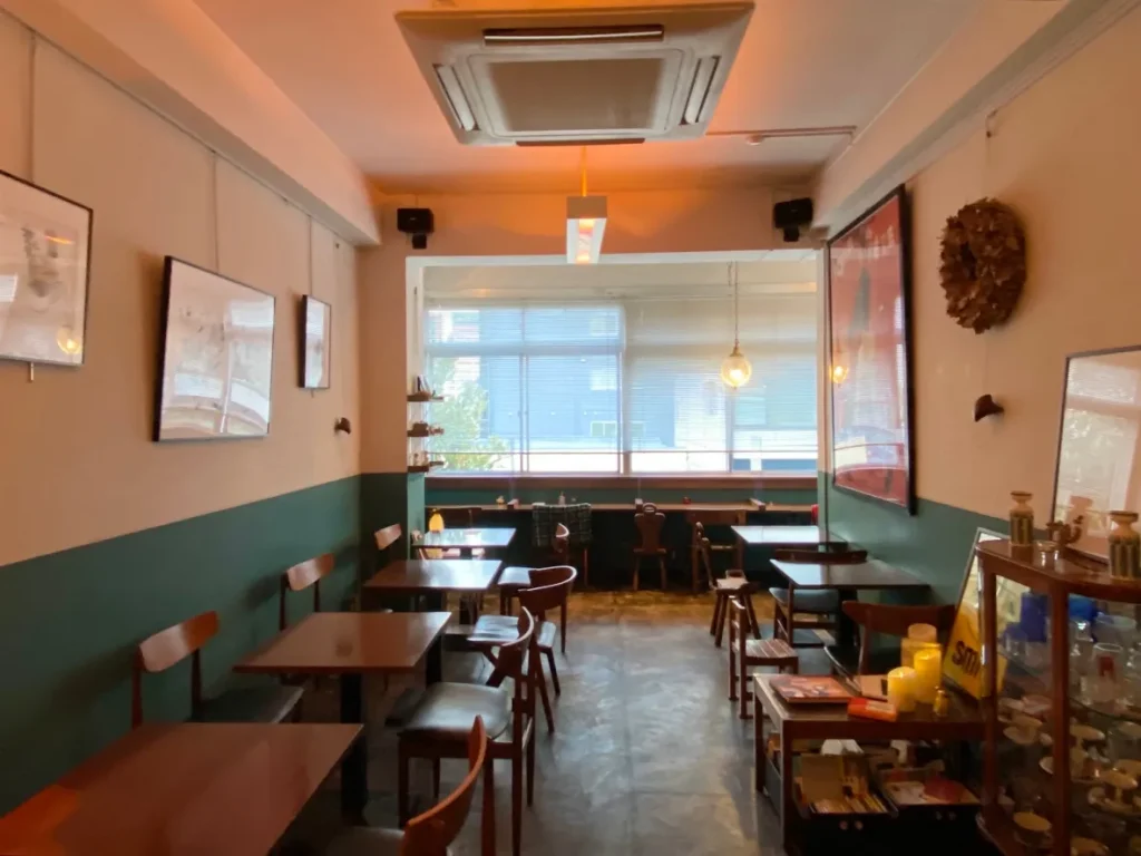 カフェゾエ内観