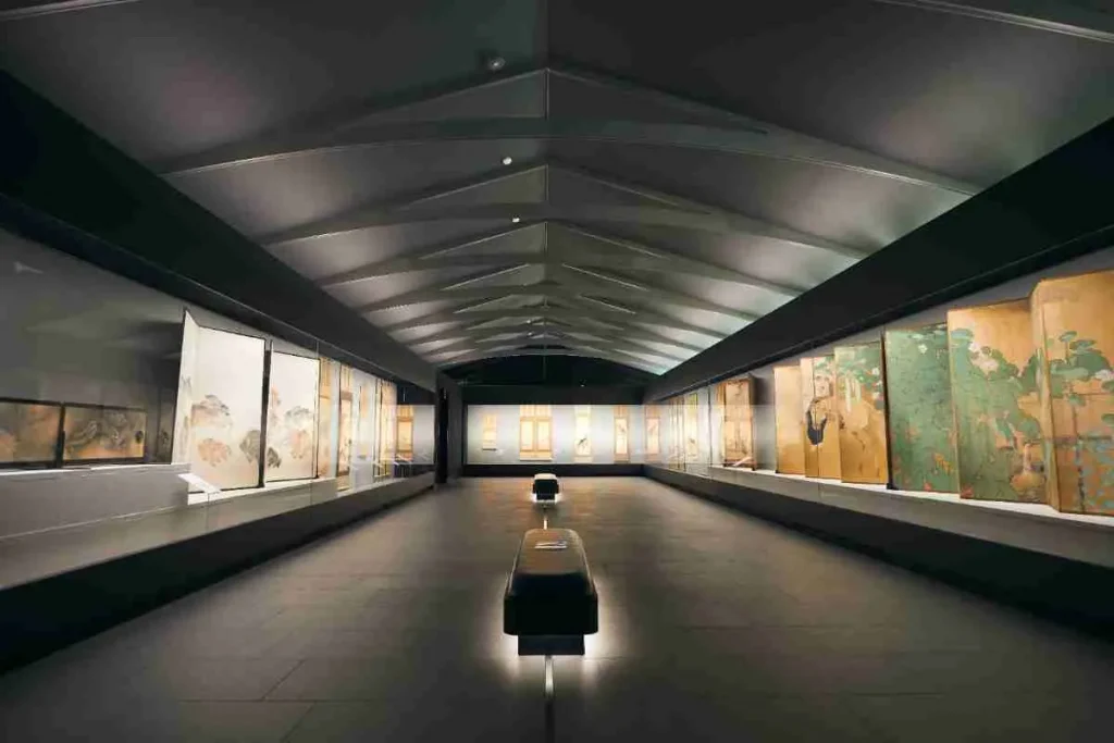 嵐山の福田美術館の展示室の様子