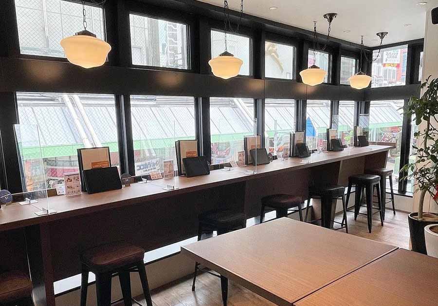 神戸ニューワールドの内観