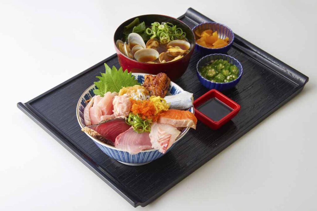 三番街フードホールとろ家のランチセット