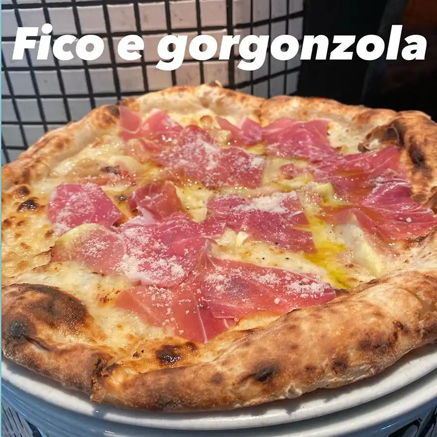 アズーリの季節限定ピザ