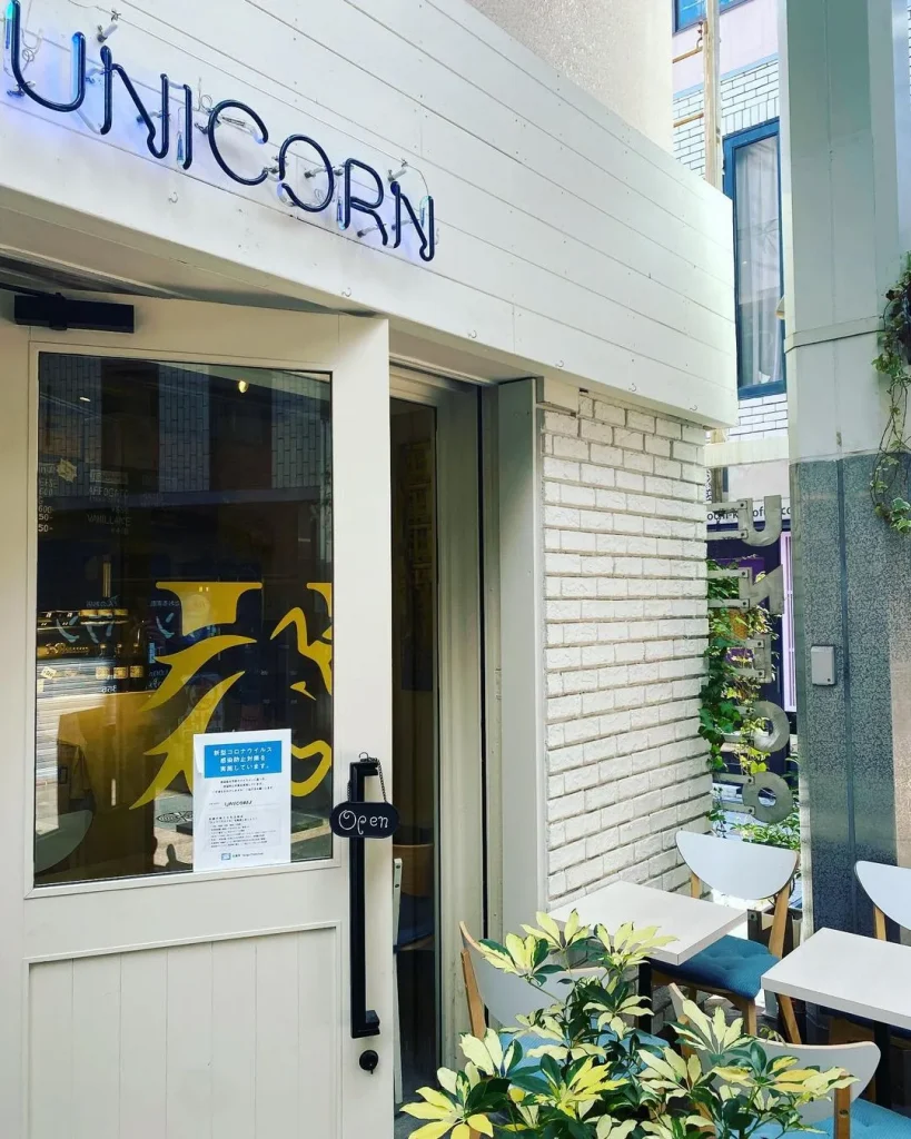 ユニコーン外観とテラス席