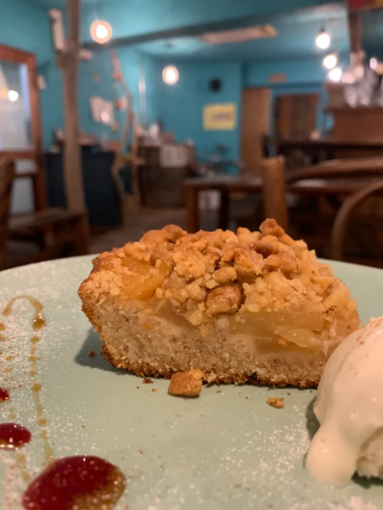 イダキカフェのアップルクランブルケーキ