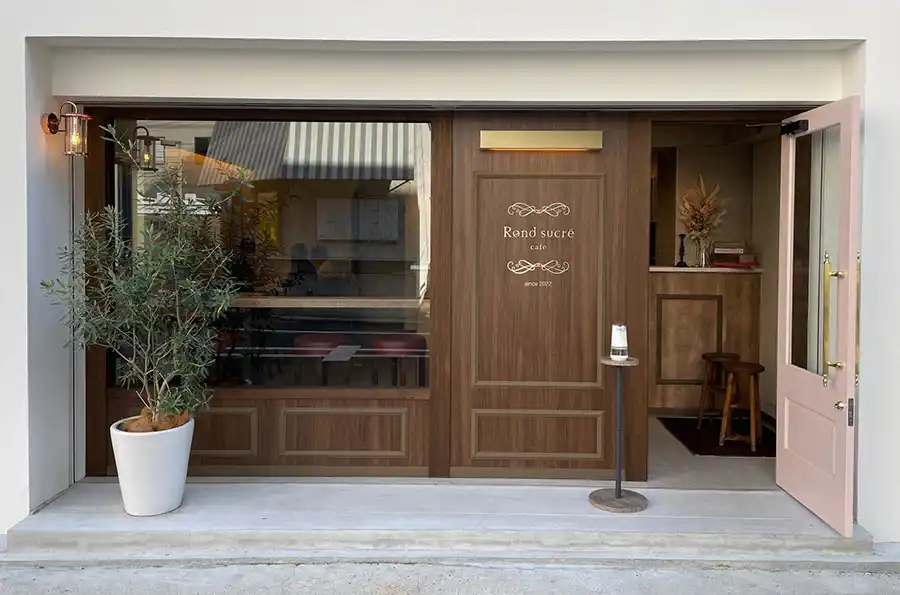 ロンシュクレカフェの外観