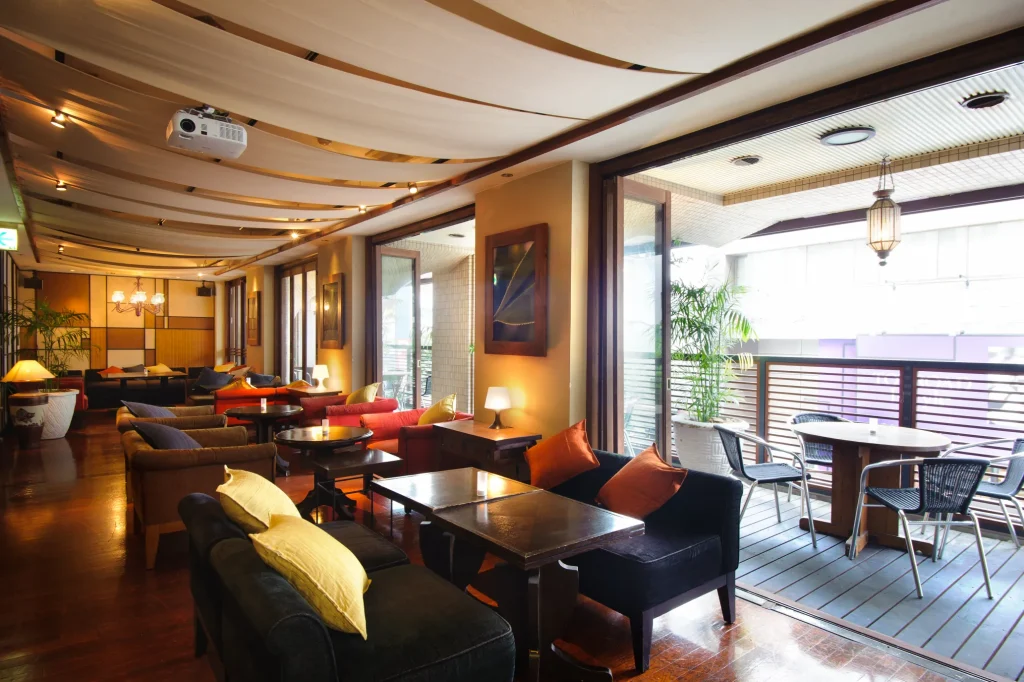 ボラボラ神戸三宮店カフェスペース内観