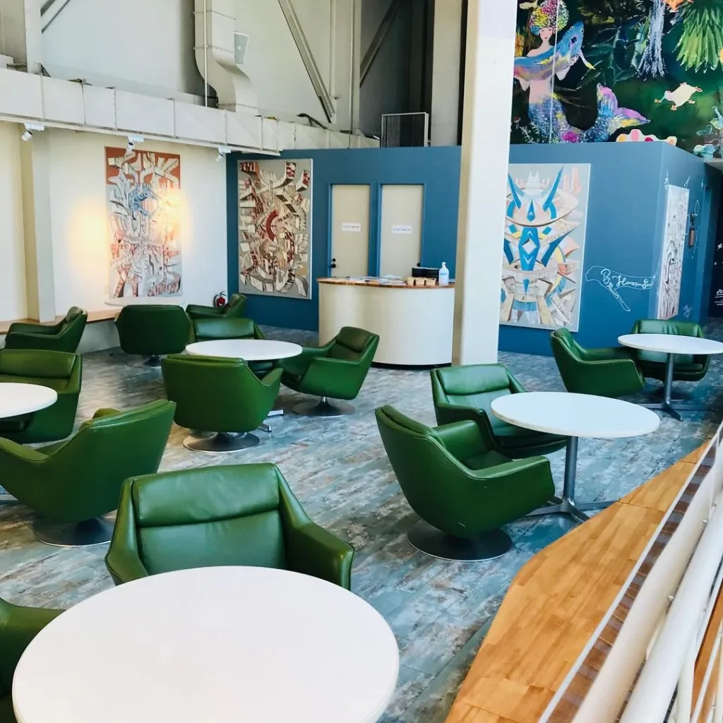 TOOTH TOOTH FISH IN THE FORESTの2階席