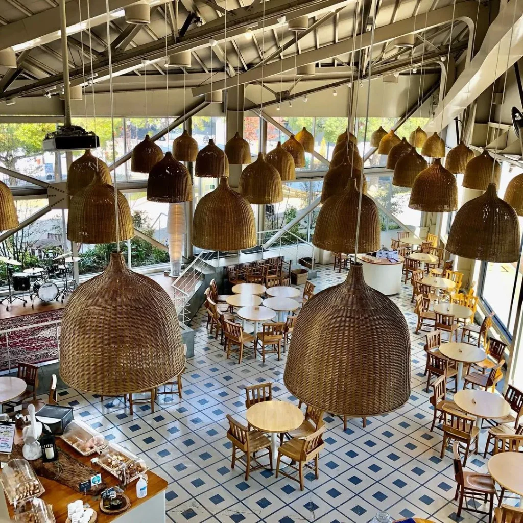 TOOTH TOOTH FISH IN THE FORESTの内観