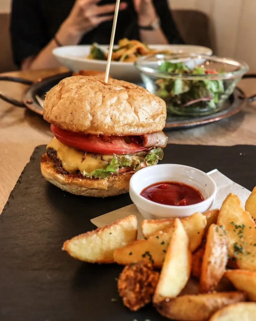 カフェhajiのクラシックバーガー