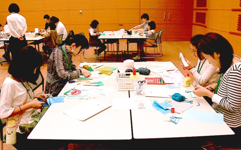 国立国際美術館「あなたもコレクター！」プログラムの様子